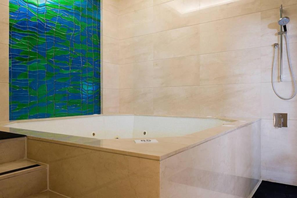 Versace Tower Luxury Suites - Downtown Beiroet Buitenkant foto