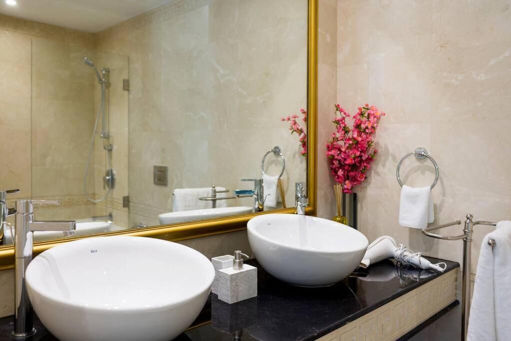 Versace Tower Luxury Suites - Downtown Beiroet Buitenkant foto