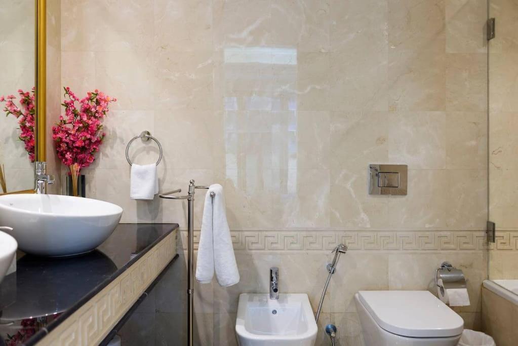 Versace Tower Luxury Suites - Downtown Beiroet Buitenkant foto